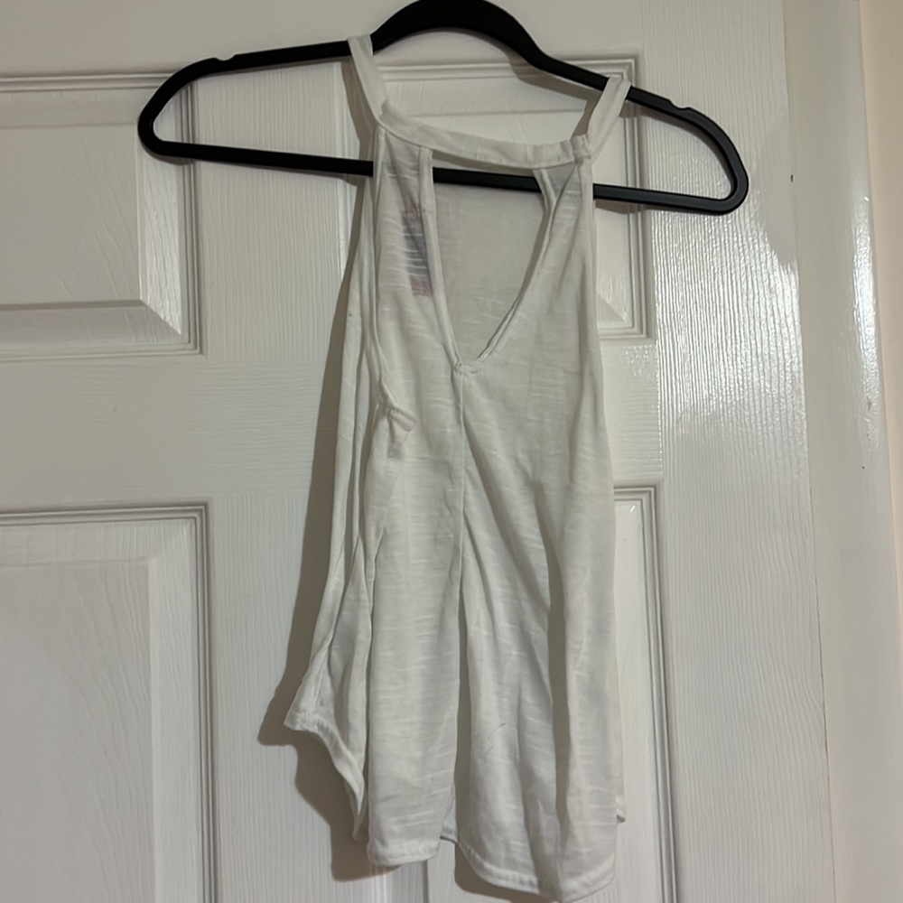 White basic tank - Picture 2 of 2